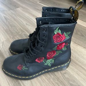 1460 VONDA FLORAL LEATHER LACE UP BOOTS DR MARTENS